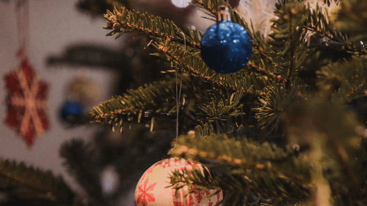 sapin de noël décoré par les équipes Make the Grade